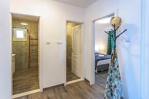 Apartment Coastal Urban Nest