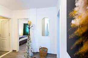 Apartment Coastal Urban Nest
