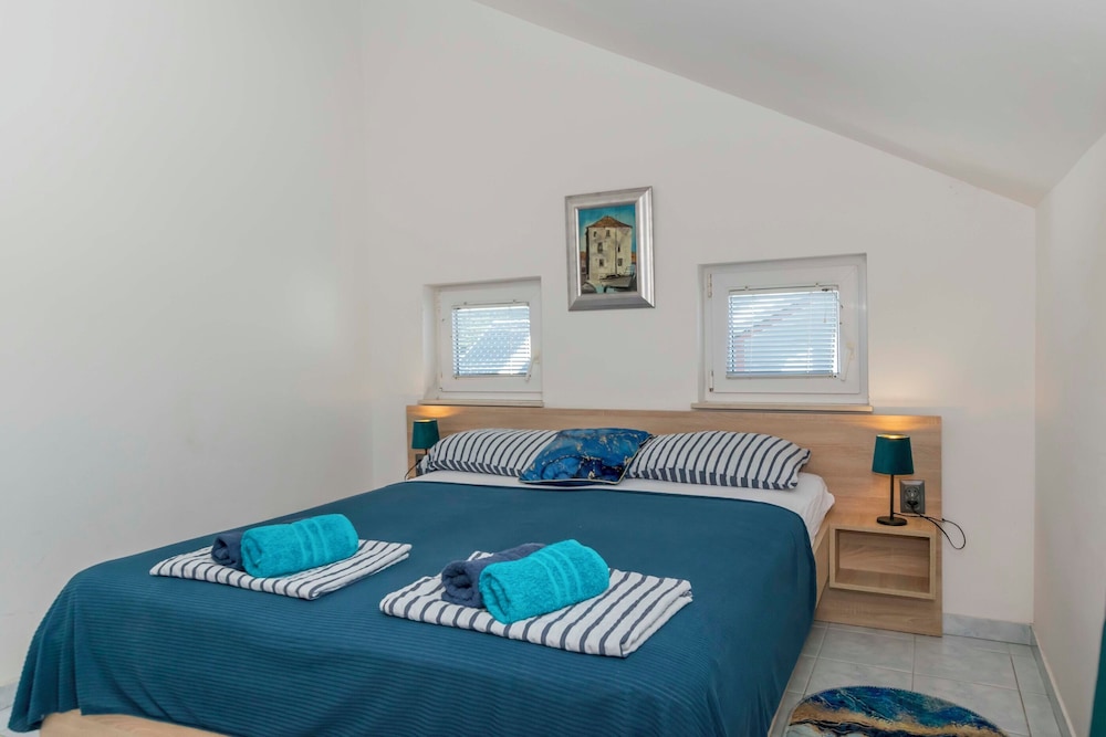 Apartments Beach House Blace