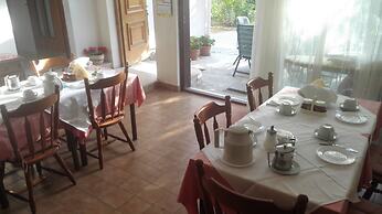 Apartments and Rooms Mery