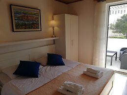 Apartments and Rooms Mery