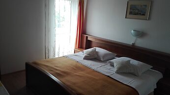 Apartments and Rooms Mery