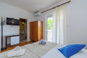 Apartments and Rooms Mery