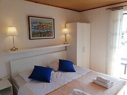 Apartments and Rooms Mery