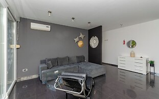 Apartment Black Star