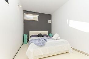 Apartment Black Star