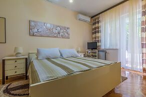 Apartments and Rooms Dotli