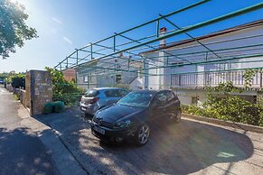 Apartments and Rooms Dotli
