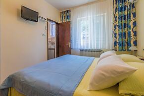 Apartments and Rooms Dotli