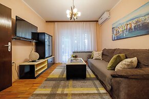 Apartments and Rooms Dotli