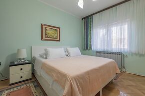 Apartments and Rooms Dotli