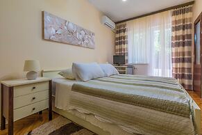 Apartments and Rooms Dotli