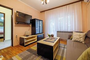 Apartments and Rooms Dotli