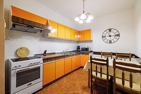 Apartments and Rooms Dotli