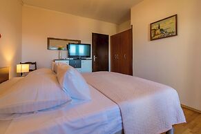 Apartments and Rooms Dotli