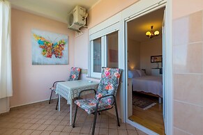 Apartments and Rooms Dotli