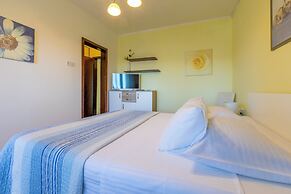 Apartments and Rooms Dotli