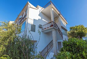 Apartments and Rooms Dotli