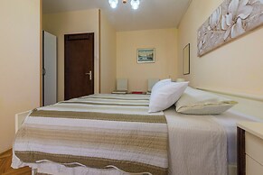 Apartments and Rooms Dotli