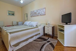 Apartments and Rooms Dotli