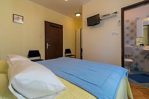 Apartments and Rooms Dotli