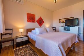 Apartments and Rooms Dotli