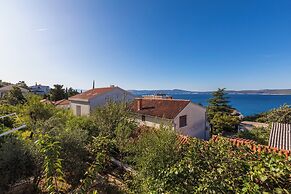 Apartments and Rooms Dotli