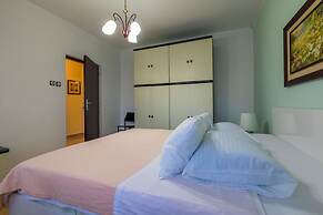 Apartments and Rooms Dotli