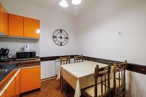 Apartments and Rooms Dotli