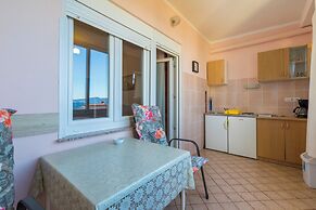 Apartments and Rooms Dotli