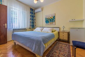 Apartments and Rooms Dotli