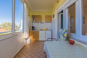 Apartments and Rooms Dotli