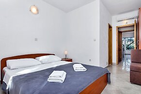 Apartment and Rooms Nikola