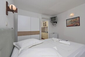 Apartment and Rooms Nikola
