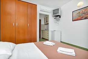Apartment and Rooms Nikola