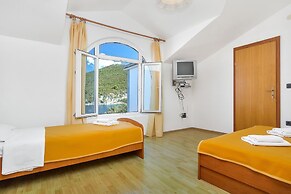 Apartment and Rooms Nikola