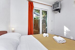 Apartment and Rooms Nikola