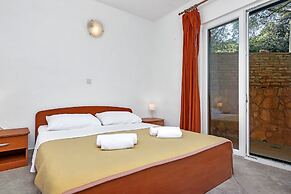 Apartment and Rooms Nikola