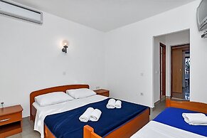 Apartment and Rooms Nikola