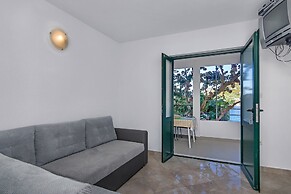 Apartment and Rooms Nikola