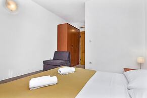 Apartment and Rooms Nikola