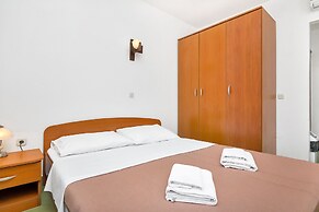 Apartment and Rooms Nikola