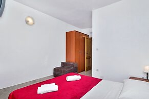 Apartment and Rooms Nikola