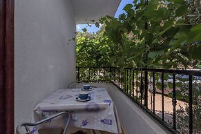 Apartment and Rooms Nikola