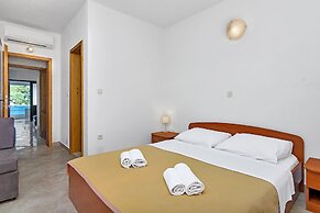 Apartment and Rooms Nikola