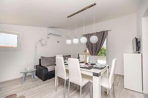 Apartment Tarle
