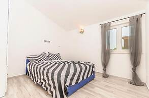 Apartment Tarle