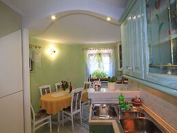 Apartment Colic