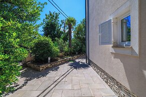 Apartment Villa Sara