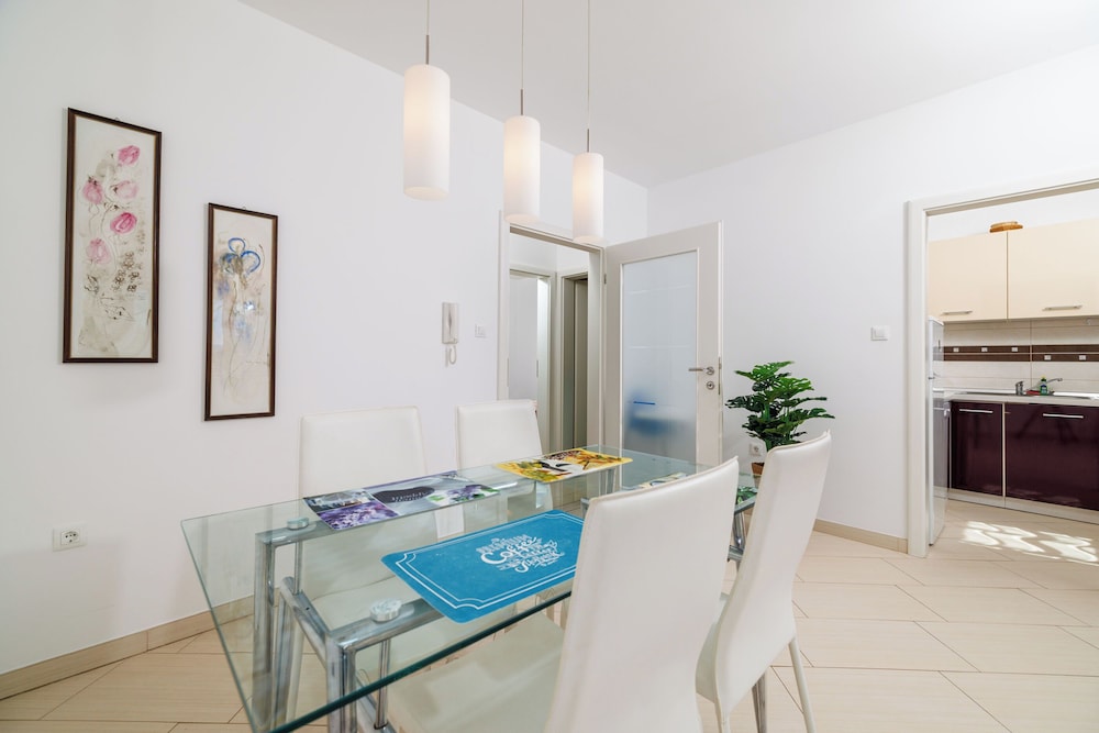 Apartment Villa Sara